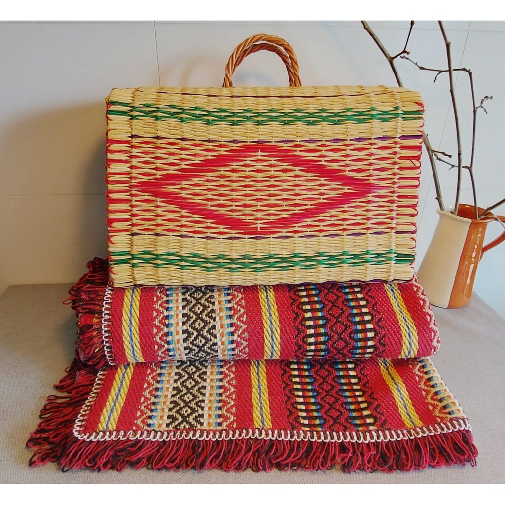 Reed basket set and typical Alentejana blanket