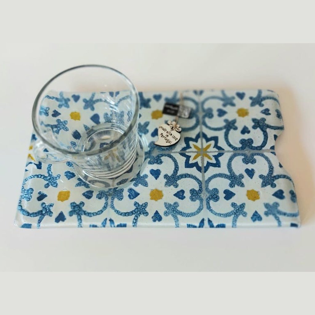 ''Azulejo'' cup and tray in fused glass